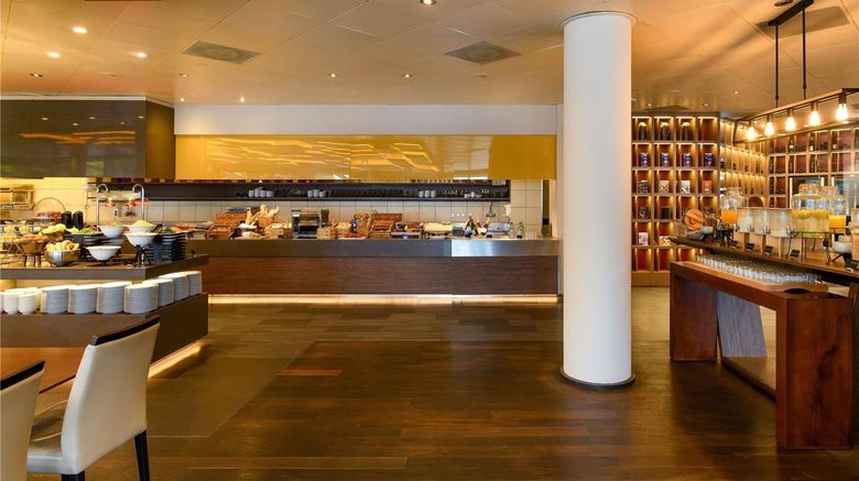 <b>Moevenpick Hotel Lausanne Restaurant</b>. Images powered by <a href="https://iceportal.shijigroup.com/" title="IcePortal" target="_blank">IcePortal</a>.
