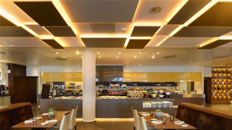 <b>Moevenpick Hotel Lausanne Restaurant</b>. Images powered by <a href="https://iceportal.shijigroup.com/" title="IcePortal" target="_blank">IcePortal</a>.