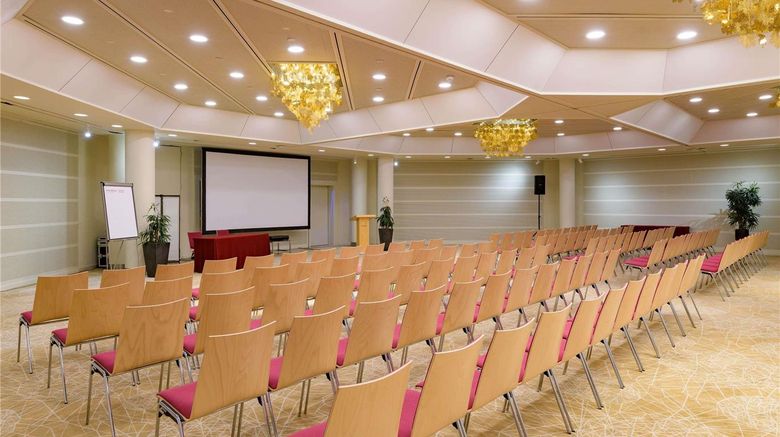 <b>Moevenpick Hotel Lausanne Meeting</b>. Images powered by <a href="https://iceportal.shijigroup.com/" title="IcePortal" target="_blank">IcePortal</a>.