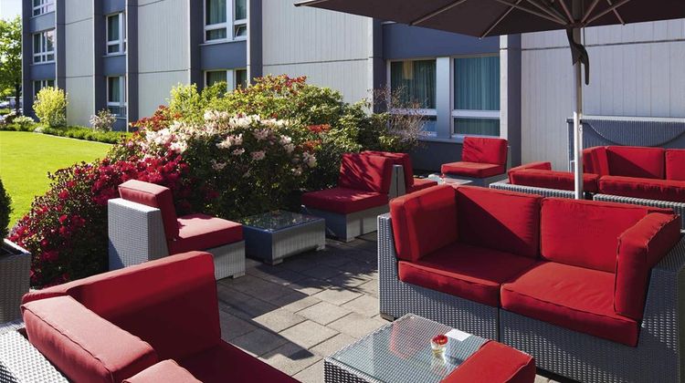 Moevenpick Hotel Zurich-Airport Exterior