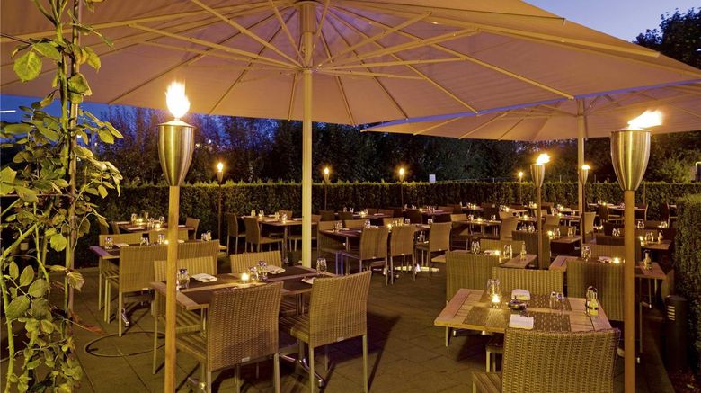 <b>Moevenpick Hotel Zurich-Airport Restaurant</b>. Images powered by <a href="https://iceportal.shijigroup.com/" title="IcePortal" target="_blank">IcePortal</a>.