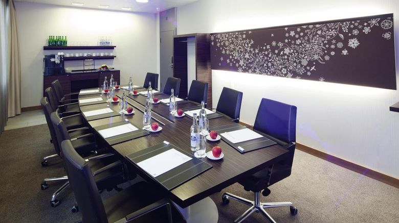 <b>Moevenpick Hotel Zurich-Airport Meeting</b>. Images powered by <a href="https://iceportal.shijigroup.com/" title="IcePortal" target="_blank">IcePortal</a>.