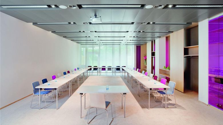 <b>Moevenpick Hotel Zurich-Regensdorf Meeting</b>. Images powered by <a href="https://iceportal.shijigroup.com/" title="IcePortal" target="_blank">IcePortal</a>.