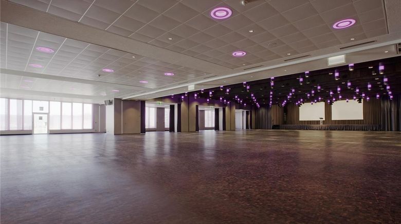 <b>Moevenpick Hotel Zurich-Regensdorf Meeting</b>. Images powered by <a href="https://iceportal.shijigroup.com/" title="IcePortal" target="_blank">IcePortal</a>.