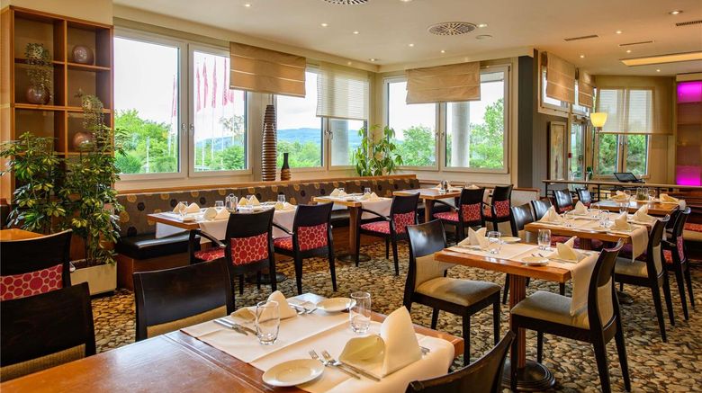 <b>Moevenpick Hotel Egerkingen Restaurant</b>. Images powered by <a href="https://iceportal.shijigroup.com/" title="IcePortal" target="_blank">IcePortal</a>.
