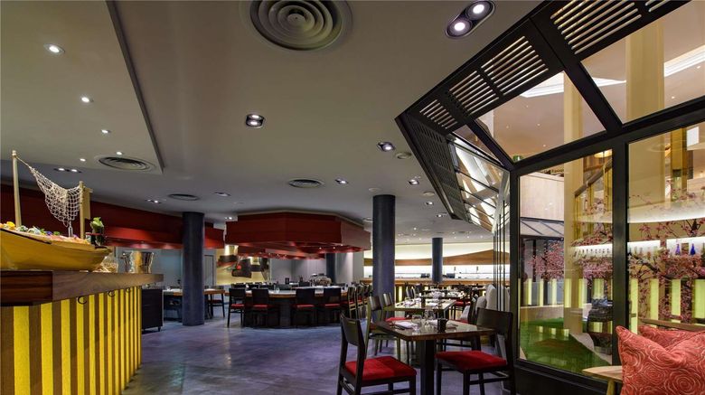 <b>Movenpick Hotel Geneva Restaurant</b>. Images powered by <a href="https://iceportal.shijigroup.com/" title="IcePortal" target="_blank">IcePortal</a>.