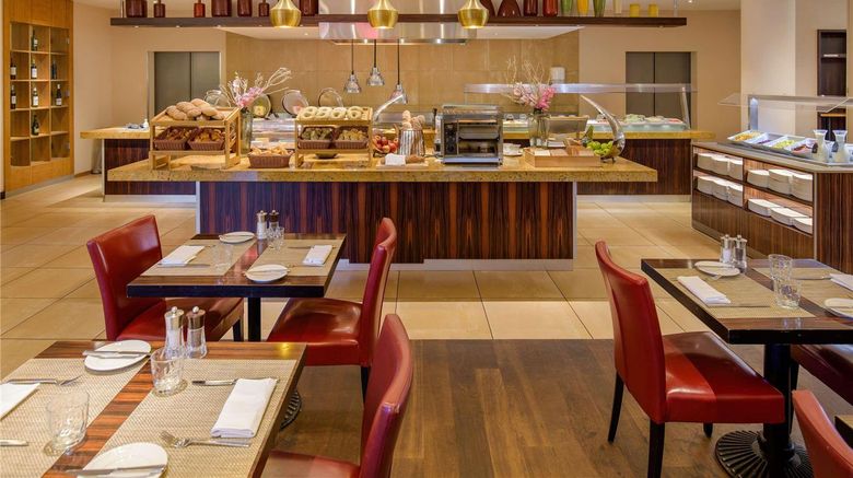 <b>Movenpick Hotel Geneva Restaurant</b>. Images powered by <a href="https://iceportal.shijigroup.com/" title="IcePortal" target="_blank">IcePortal</a>.