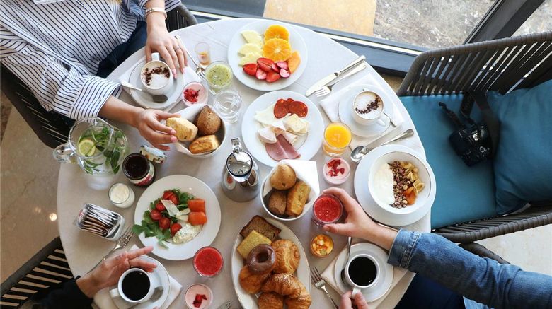 <b>Moevenpick Hotel du Lac Tunis Restaurant</b>. Images powered by <a href="https://iceportal.shijigroup.com/" title="IcePortal" target="_blank">IcePortal</a>.