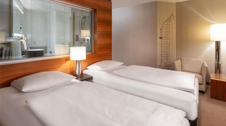 Moevenpick Hotel Hamburg Room