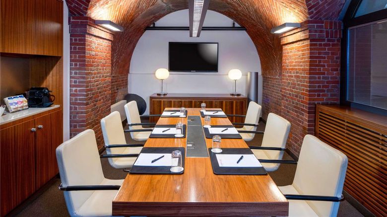 <b>Moevenpick Hotel Hamburg Meeting</b>. Images powered by <a href="https://iceportal.shijigroup.com/" title="IcePortal" target="_blank">IcePortal</a>.