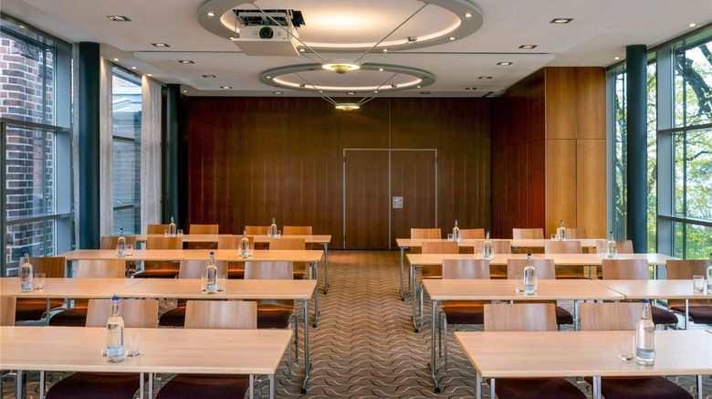 <b>Moevenpick Hotel Hamburg Meeting</b>. Images powered by <a href="https://iceportal.shijigroup.com/" title="IcePortal" target="_blank">IcePortal</a>.