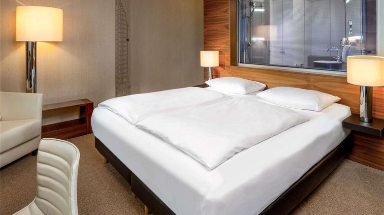 <b>Moevenpick Hotel Hamburg Room</b>. Images powered by <a href="https://iceportal.shijigroup.com/" title="IcePortal" target="_blank">IcePortal</a>.