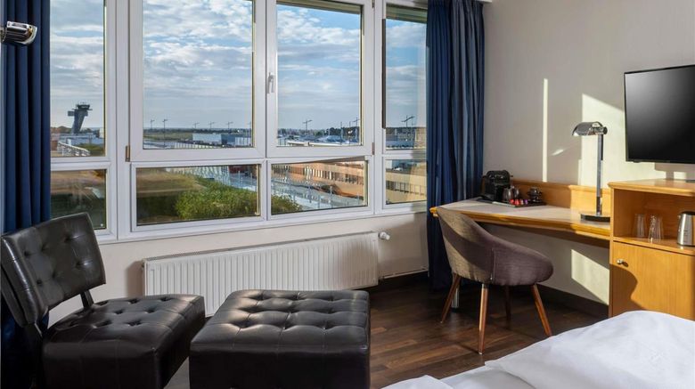 <b>Moevenpick Hotel Nuremberg-Airport Room</b>. Images powered by <a href="https://iceportal.shijigroup.com/" title="IcePortal" target="_blank">IcePortal</a>.
