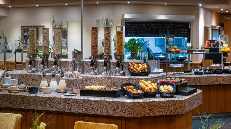 <b>Moevenpick Hotel Nuremberg-Airport Restaurant</b>. Images powered by <a href="https://iceportal.shijigroup.com/" title="IcePortal" target="_blank">IcePortal</a>.