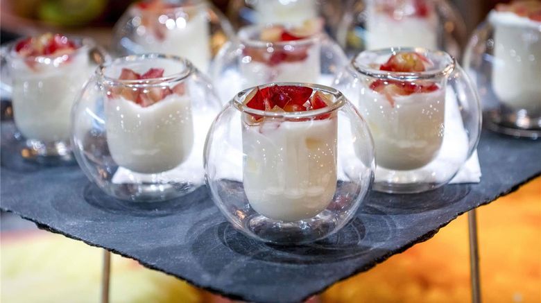 <b>Moevenpick Hotel Nuremberg-Airport Restaurant</b>. Images powered by <a href="https://iceportal.shijigroup.com/" title="IcePortal" target="_blank">IcePortal</a>.