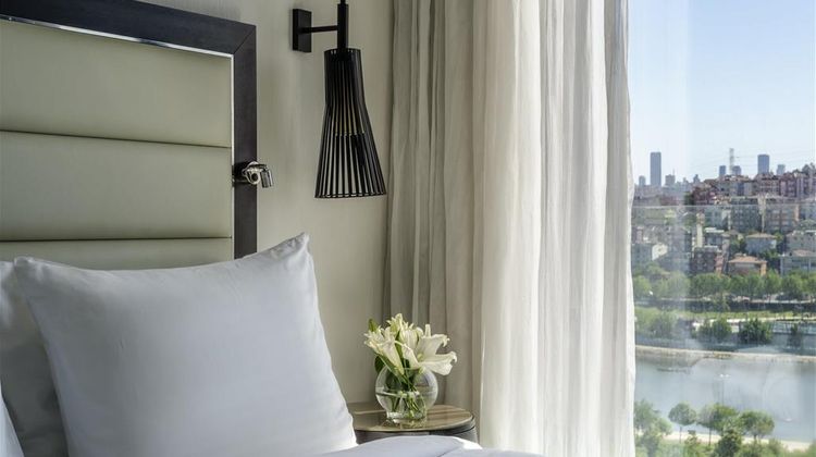 Moevenpick Hotel Istanbul Golden Horn Room