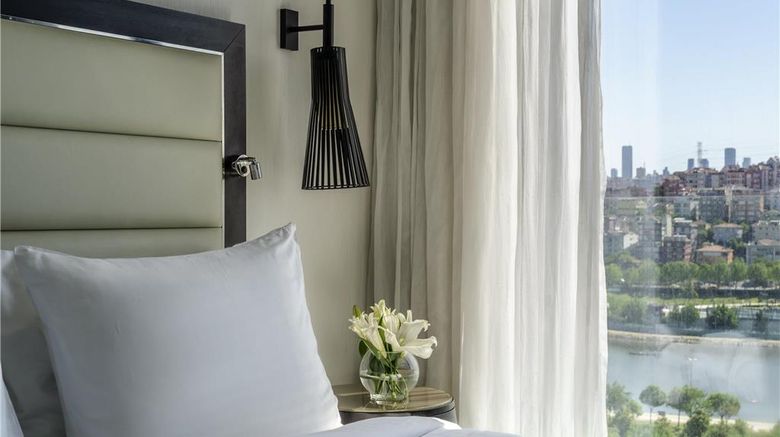 <b>Moevenpick Hotel Istanbul Golden Horn Room</b>. Images powered by <a href="https://iceportal.shijigroup.com/" title="IcePortal" target="_blank">IcePortal</a>.