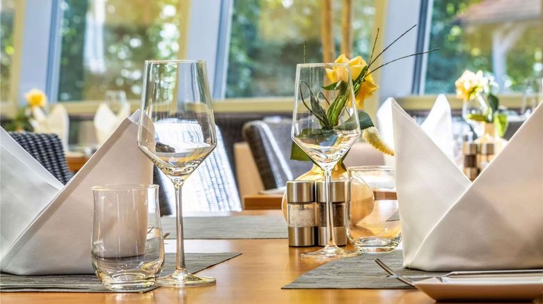 <b>Moevenpick Hotel Muenchen Airport Restaurant</b>. Images powered by <a href="https://iceportal.shijigroup.com/" title="IcePortal" target="_blank">IcePortal</a>.