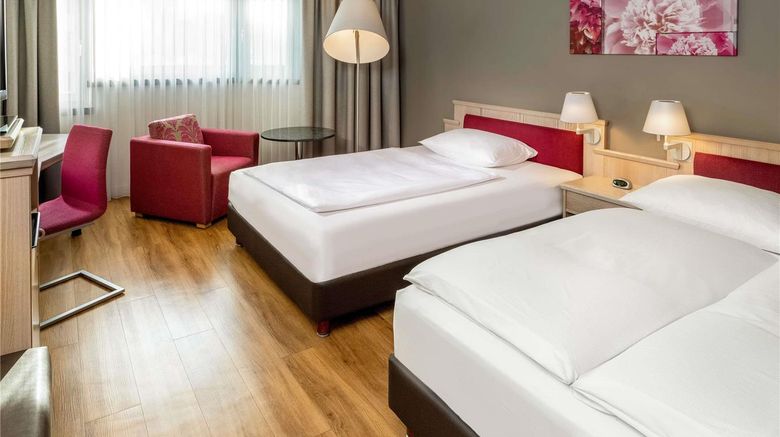 <b>Moevenpick Hotel Muenchen Airport Room</b>. Images powered by <a href="https://iceportal.shijigroup.com/" title="IcePortal" target="_blank">IcePortal</a>.
