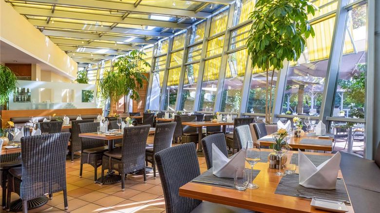 <b>Moevenpick Hotel Muenchen Airport Exterior</b>. Images powered by <a href="https://iceportal.shijigroup.com/" title="IcePortal" target="_blank">IcePortal</a>.