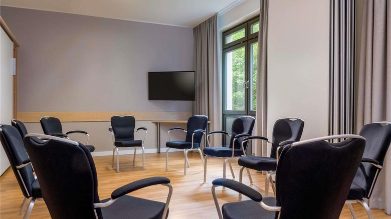 <b>Moevenpick Hotel Muenchen Airport Meeting</b>. Images powered by <a href="https://iceportal.shijigroup.com/" title="IcePortal" target="_blank">IcePortal</a>.