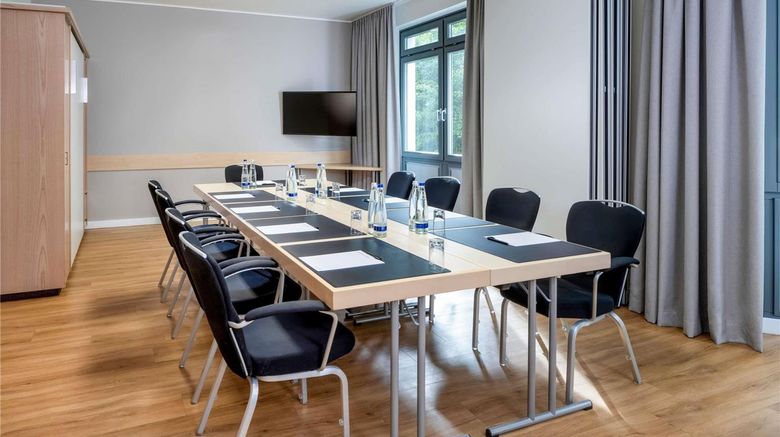 <b>Moevenpick Hotel Muenchen Airport Meeting</b>. Images powered by <a href="https://iceportal.shijigroup.com/" title="IcePortal" target="_blank">IcePortal</a>.