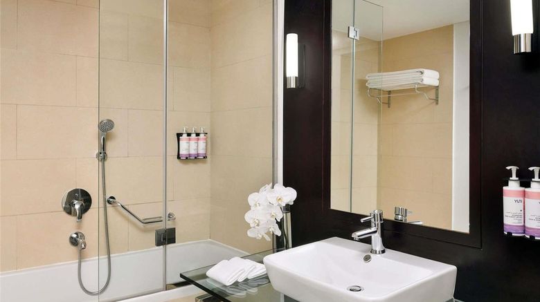 <b>Moevenpick Hotel Jumeirah Lakes Towers Room</b>. Images powered by <a href="https://iceportal.shijigroup.com/" title="IcePortal" target="_blank">IcePortal</a>.