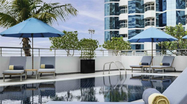 Moevenpick Hotel Jumeirah Lakes Towers Pool