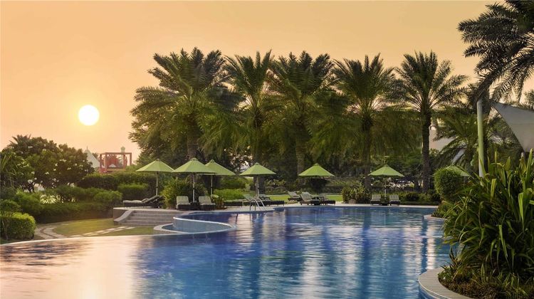 Moevenpick Hotel Bahrain Pool