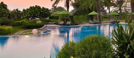 Moevenpick Hotel Bahrain Exterior