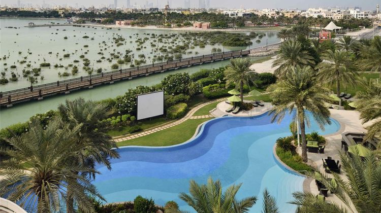 Moevenpick Hotel Bahrain Pool