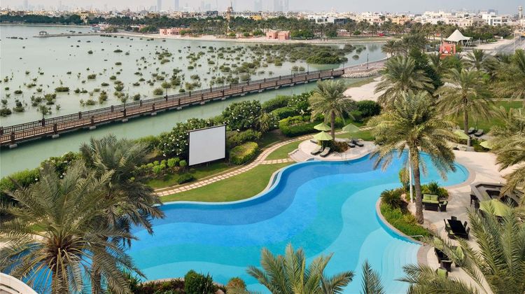 Moevenpick Hotel Bahrain Exterior
