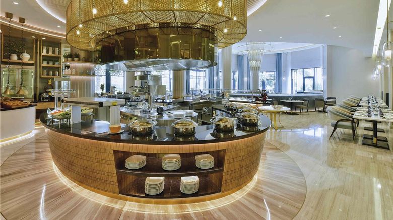 <b>Moevenpick Hotel Bahrain Restaurant</b>. Images powered by <a href="https://iceportal.shijigroup.com/" title="IcePortal" target="_blank">IcePortal</a>.