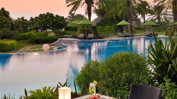 Moevenpick Hotel Bahrain Exterior