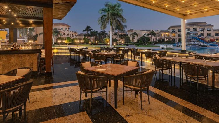 Moevenpick Hotel Casino Cairo-Media City Exterior