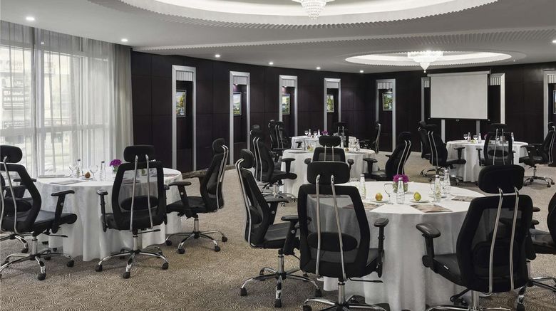 <b>Moevenpick Hotel Qassim Meeting</b>. Images powered by <a href="https://iceportal.shijigroup.com/" title="IcePortal" target="_blank">IcePortal</a>.