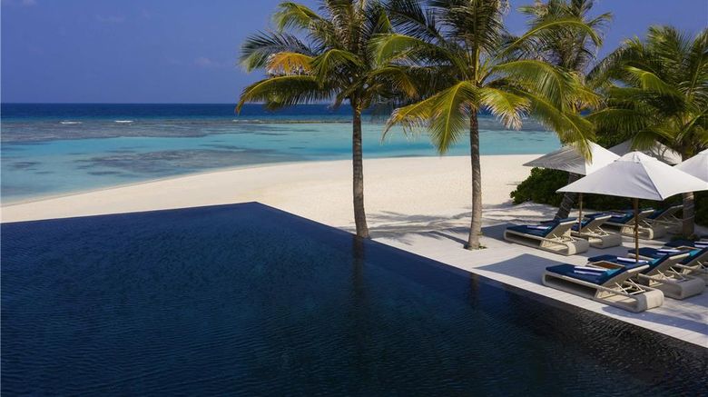 <b>Kuredhivaru Resort & Spa Pool</b>. Images powered by <a href="https://iceportal.shijigroup.com/" title="IcePortal" target="_blank">IcePortal</a>.