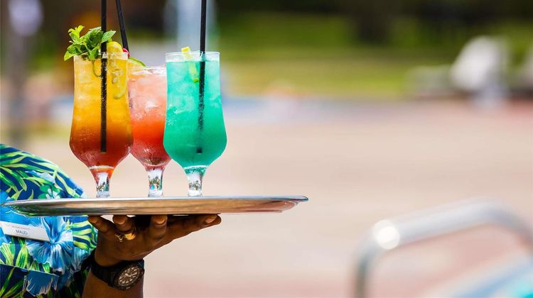 Moevenpick Ambassador Hotel Accra Pool