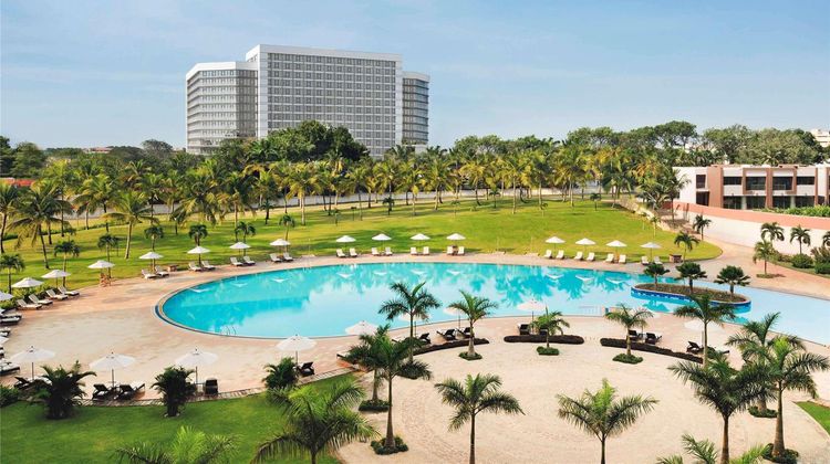 Moevenpick Ambassador Hotel Accra Pool