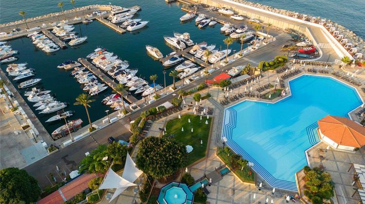 Moevenpick Hotel Beirut Pool