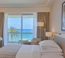 Moevenpick Hotel Beirut Room