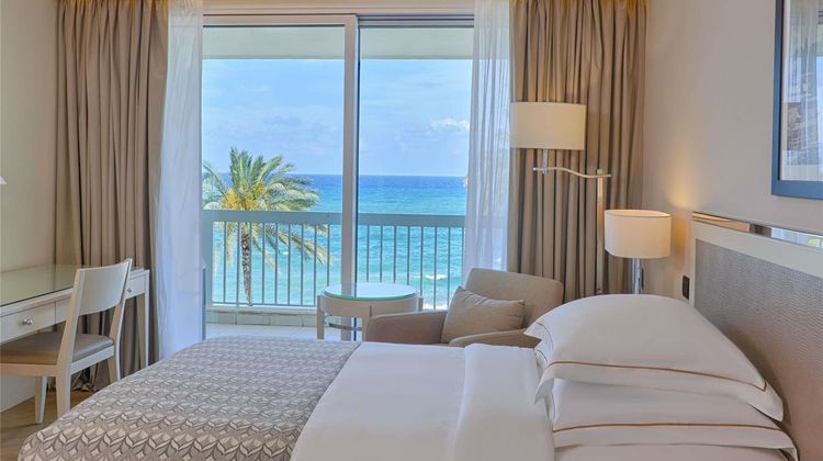 Moevenpick Hotel Beirut Room