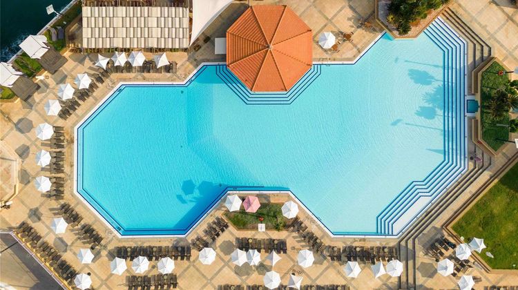 Moevenpick Hotel Beirut Pool