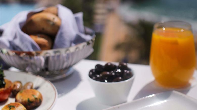 <b>Moevenpick Hotel Beirut Restaurant</b>. Images powered by <a href="https://iceportal.shijigroup.com/" title="IcePortal" target="_blank">IcePortal</a>.