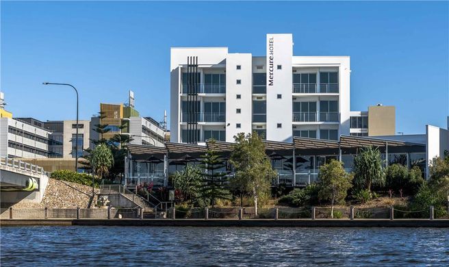 Mercure Sunshine Coast Kawana Waters Exterior