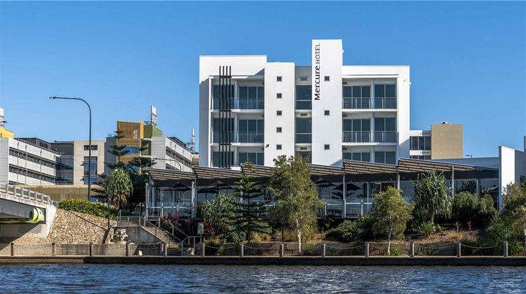 Mercure Sunshine Coast Kawana Waters Exterior