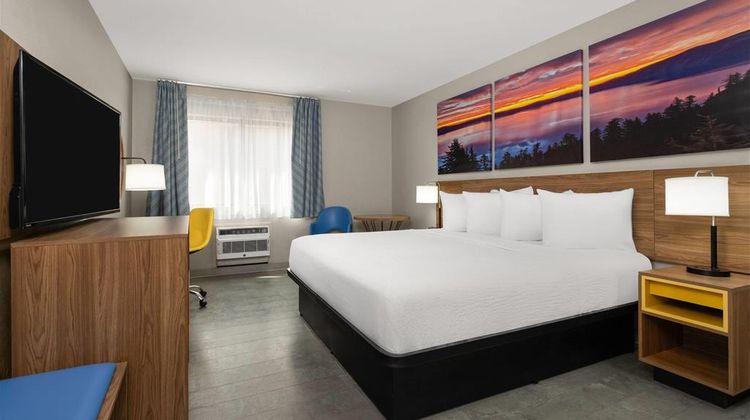 Days Inn by Wyndham Rawlins Room