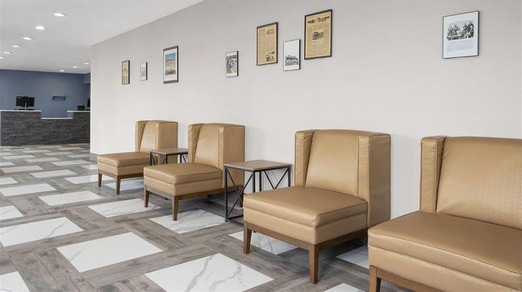 Days Inn by Wyndham Rawlins Lobby