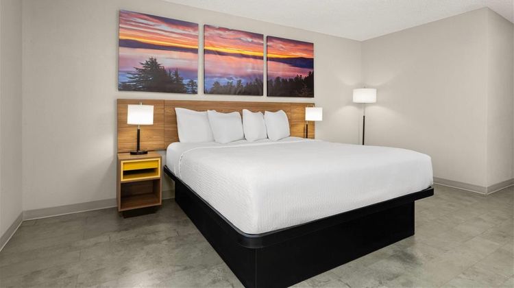 Days Inn by Wyndham Rawlins Room