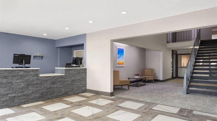 Days Inn by Wyndham Rawlins Lobby